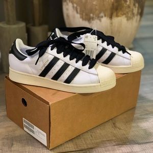 SOLD!! SOLD!! Adidas originals courtside superstar trainer